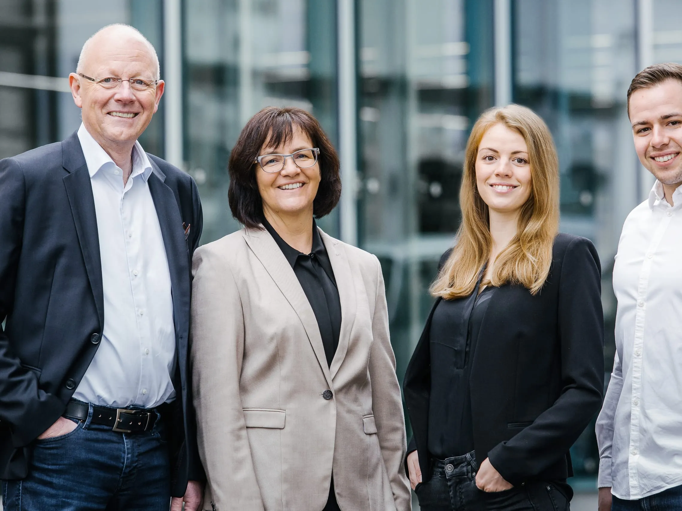 Wolfgang Schubert-Raab und Gisela Raab &uuml;bergeben ihren Betrieb an ihre Kinder Julia und Benedikt.