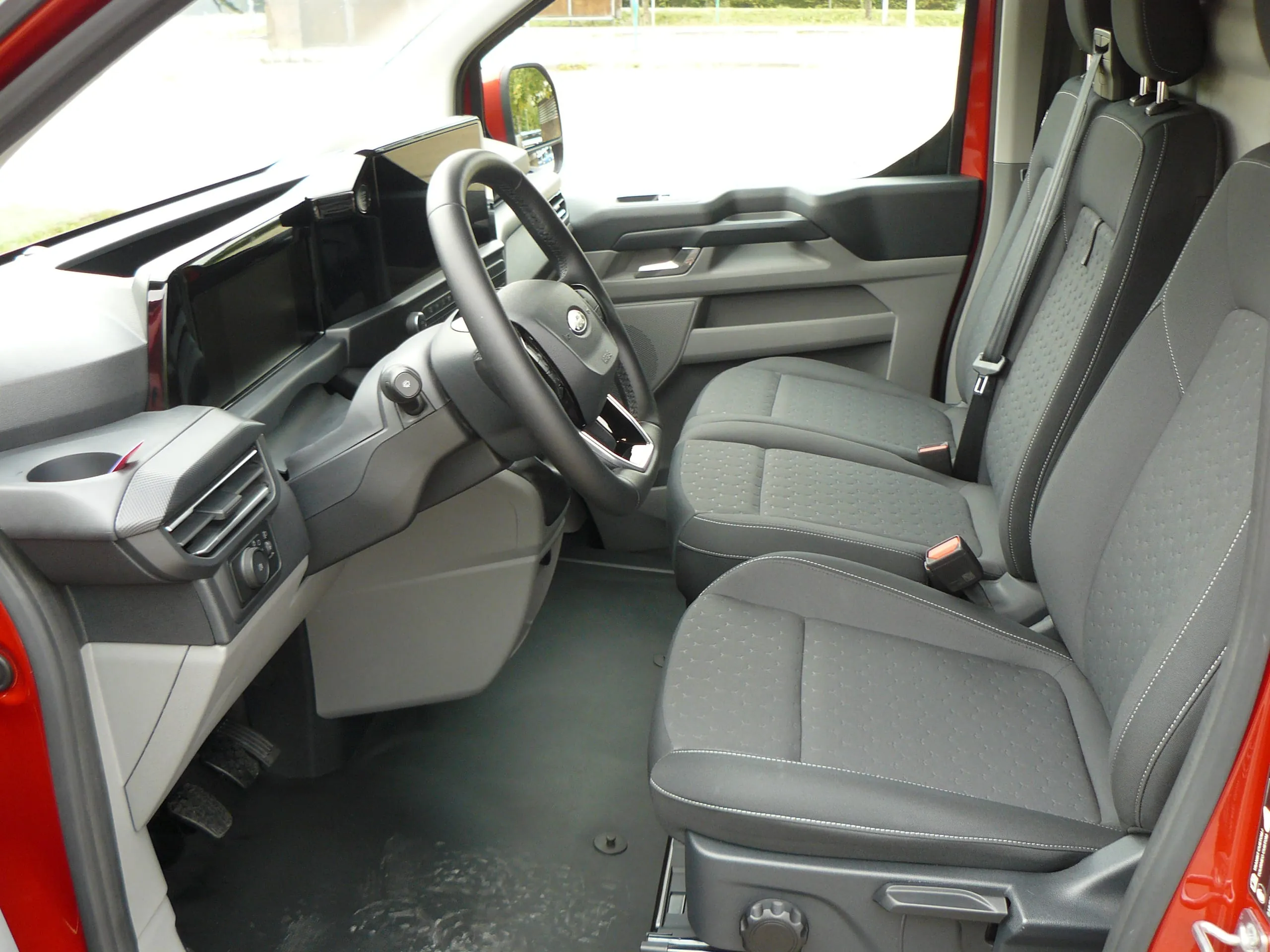 Mehr Platz: Das Fahrerhaus ist gewachsen, spürbar an vielen Stellen.