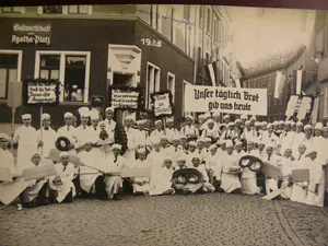 Wie ist der lokale Blick auf die NS-Zeit? Eine Aufnahme der Bäckerinnung aus dem Jahr 1933.
