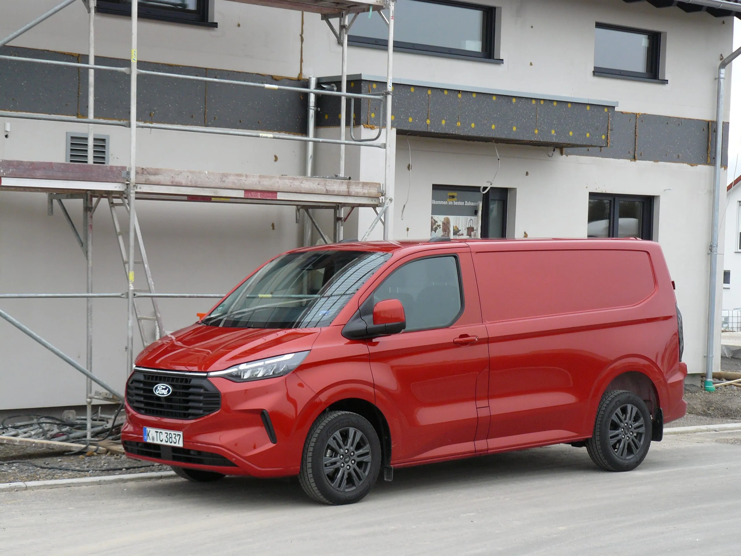 Ford Transit Custom: Dynamischer Turbodiesel mit Top-Fahrwerk und niedrigem Leergewicht