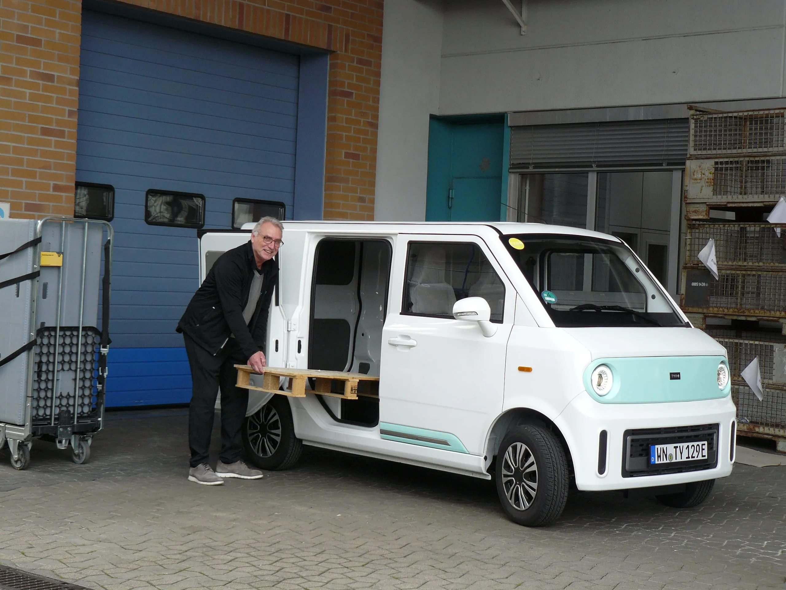 TYN-E: Lastenzwerg mit Kasten, Pritsche oder Koffer