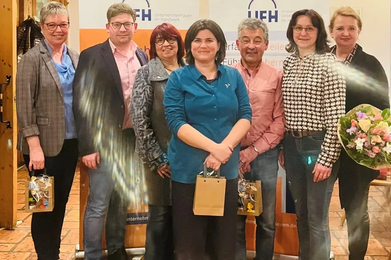 Claudia Beil Landesverbandsvorsitzende, Dr. Thomas Haslinger, 2. B&uuml;rgermeister aus Landshut, Manuela Nemela 1.Vorsitzende, Vera Boos von Authento, Dr. Georg Ohmayer, Claudia Nowack, 2. Vorsitzende, Doris Kunzfeld, M&uuml;nchner Verein.