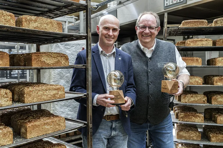 B&auml;ckermeister Heinrich Beck mit seinem Wissenschaftspartner Prof. Dr. Friedrich Longin (links) von der Universit&auml;t Hohenheim.