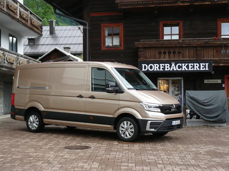 Sondermodell zum zweiten Start: MAN TGE mit eleganter Verpackung und neuer Technik.