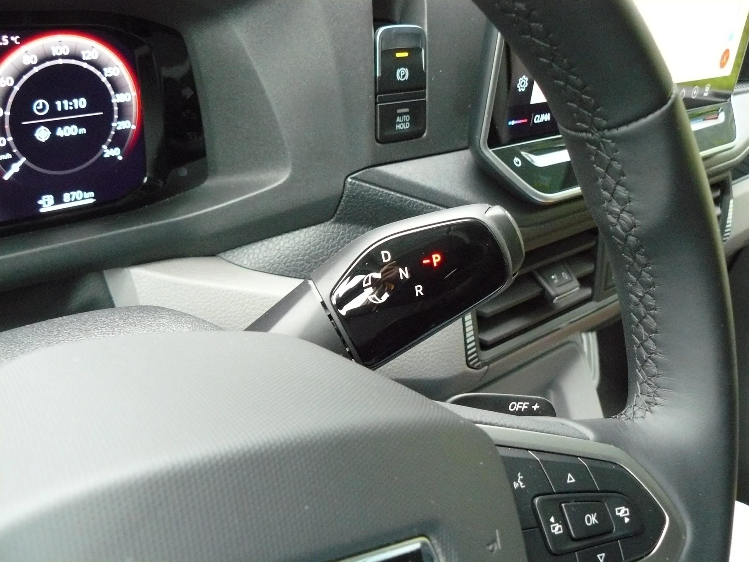 Neue Position: Der Wählhebel fürs Automatikgetriebe ist nun hinter dem Lenkrad angesiedelt.