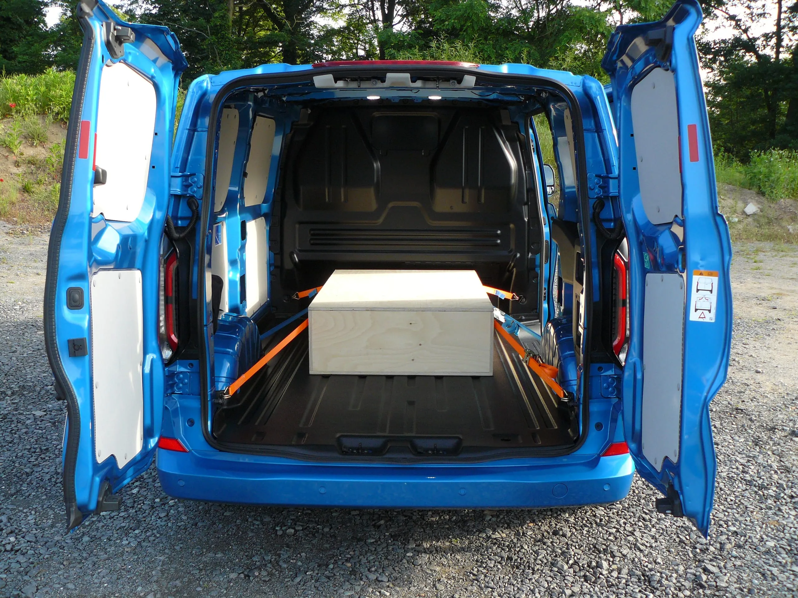 Ballast im Laderaum? Stört den Stromer nicht, der Testwagen schleppt viel und der Antritt bleibt prächtig.