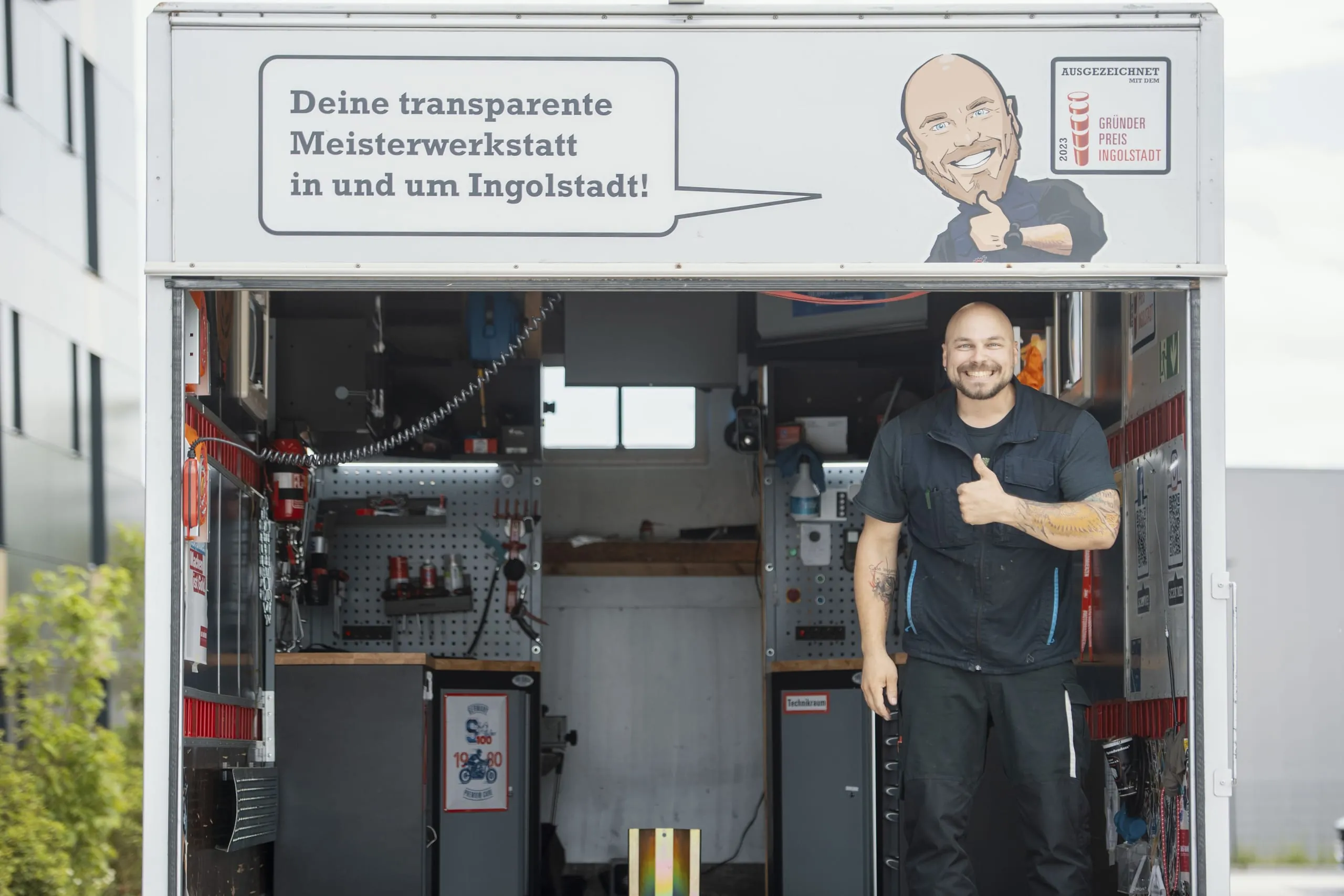 Tenius erfüllt Kundenwünsche direkt vor Ort in einem Umkreis von 35 Kilometern um Ingolstadt. Das gehört zu seinem durchdachten Geschäftsmodell.