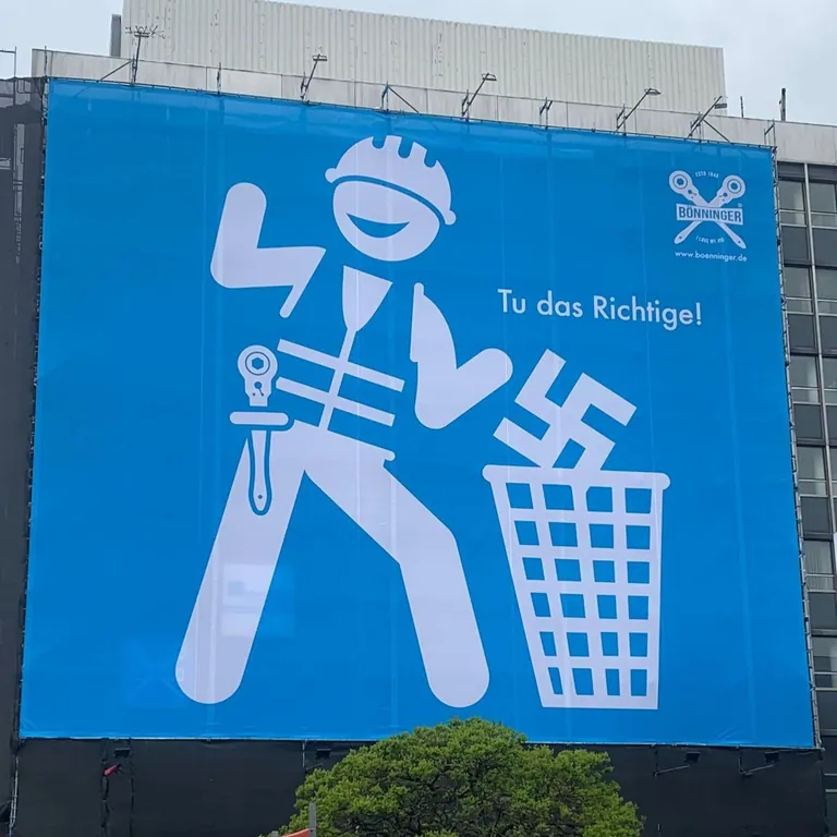 Diese klare Botschaft f&uuml;r Vielfalt und Toleranz h&auml;ngt aktuell am Hauptbahnhof in Dortmund.