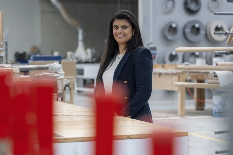 Stefanie Haubner, kaufmännische Geschäftsführerin der Haubner Group in Neumarkt-Pölling bei Nürnberg. Der Betrieb ist im Holz- und Holzmodulbau tätig.