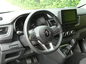 Zwischen Klassik und Moderne: das gepflegte Cockpit des Renault.