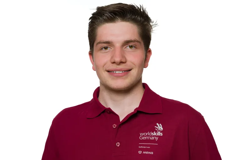 Robin Liebler tritt bei den WorldSkills 2024 in Lyon im Skill "Wall and Floor Tiling" an.