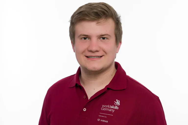 Manuel Schmied tritt im Skill "Automobile Technology" an.