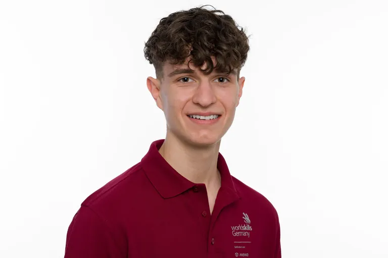 Sandro Ambs tritt bei den WorldSkills 2024 in Lyon im Skill "Mechatronics" an.