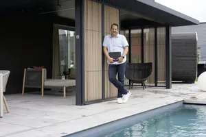 Matthias Brack, Schreinermeister und Inhaber von Brack Wintergarten im bayerischen Altusried, baut seine eigenen virtuellen Helfer auf Basis der generativen k&uuml;nstlichen ntelligenz.