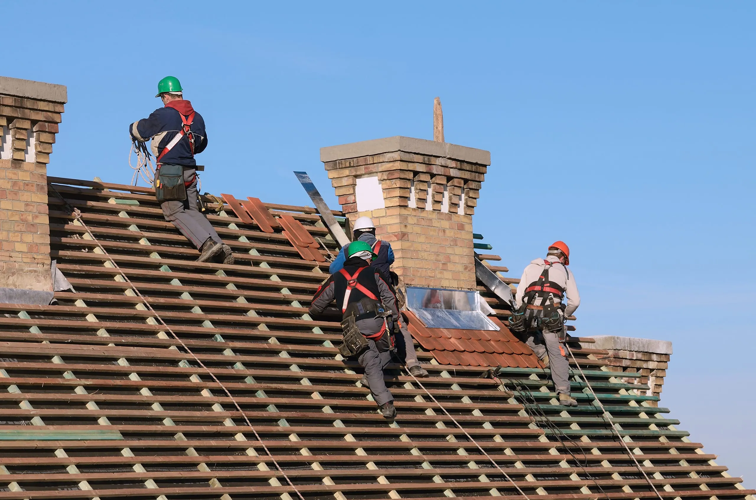 Dachdecker: Branche trotzt der Wohnungsbau-Krise mit Photovoltaikanlagen und energetischer Sanierung