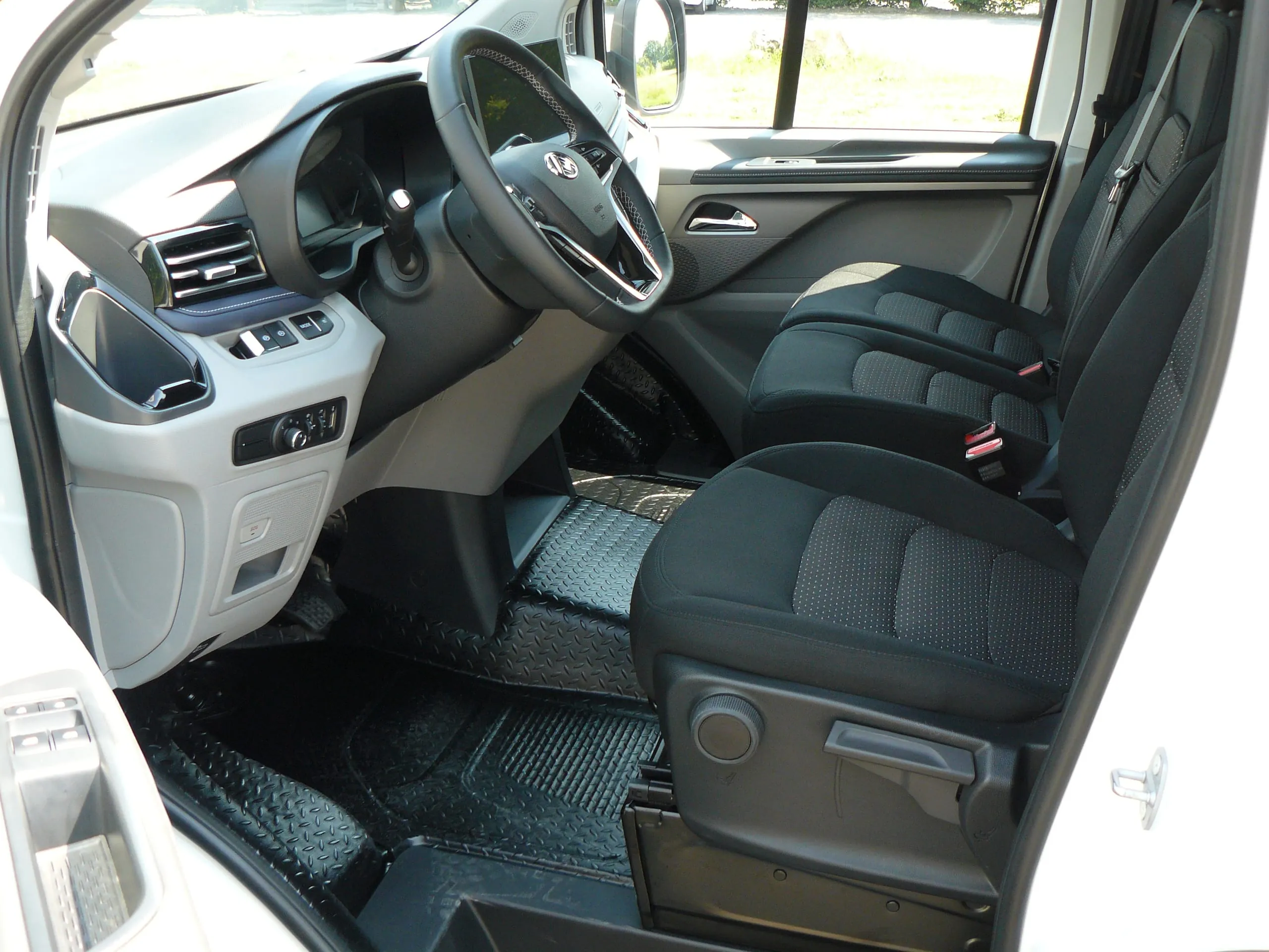 Umfangreich ausgestattet, angenehme Materialien: das Cockpit des eDeliver 7.