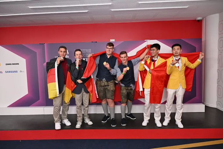 Betonbauer Louis Ritschel und Muhammed Ali Lamain gewinnen Silber im Skill Concrete Construction Work.