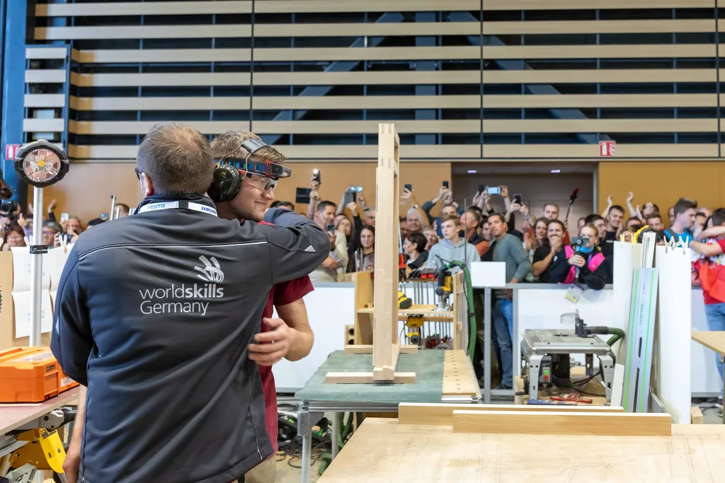 Die emotionalen Momente der jungen Handwerkerinnen und Handwerker bei den WorldSkills 2024 in Lyon.
