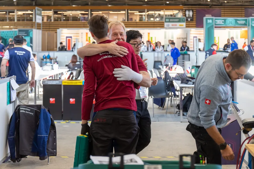 Die emotionalen Momente der jungen Handwerkerinnen und Handwerker bei den WorldSkills 2024 in Lyon.