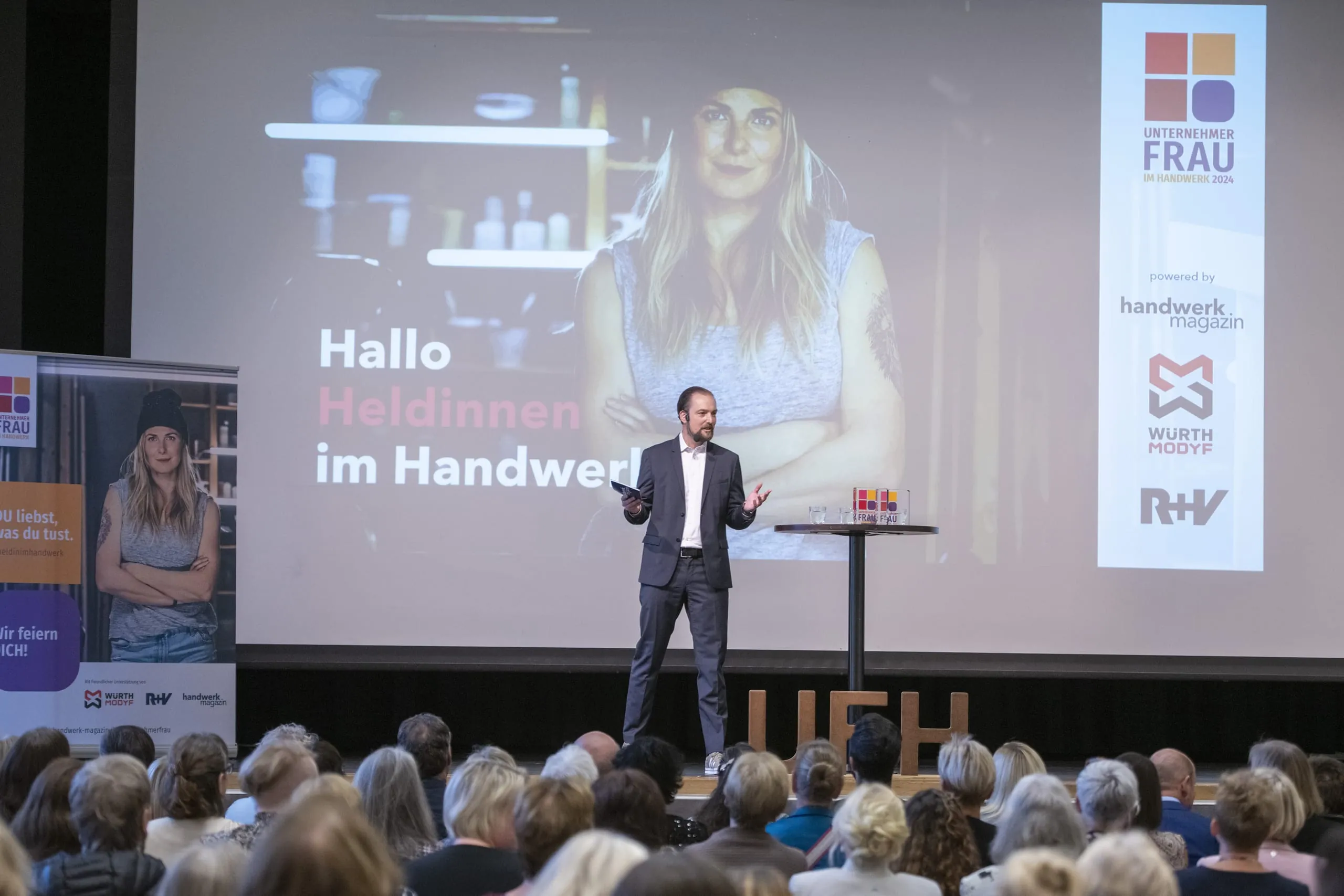 Moderiert wird die Veranstaltung von Chefredakteur Patrick Neumann.