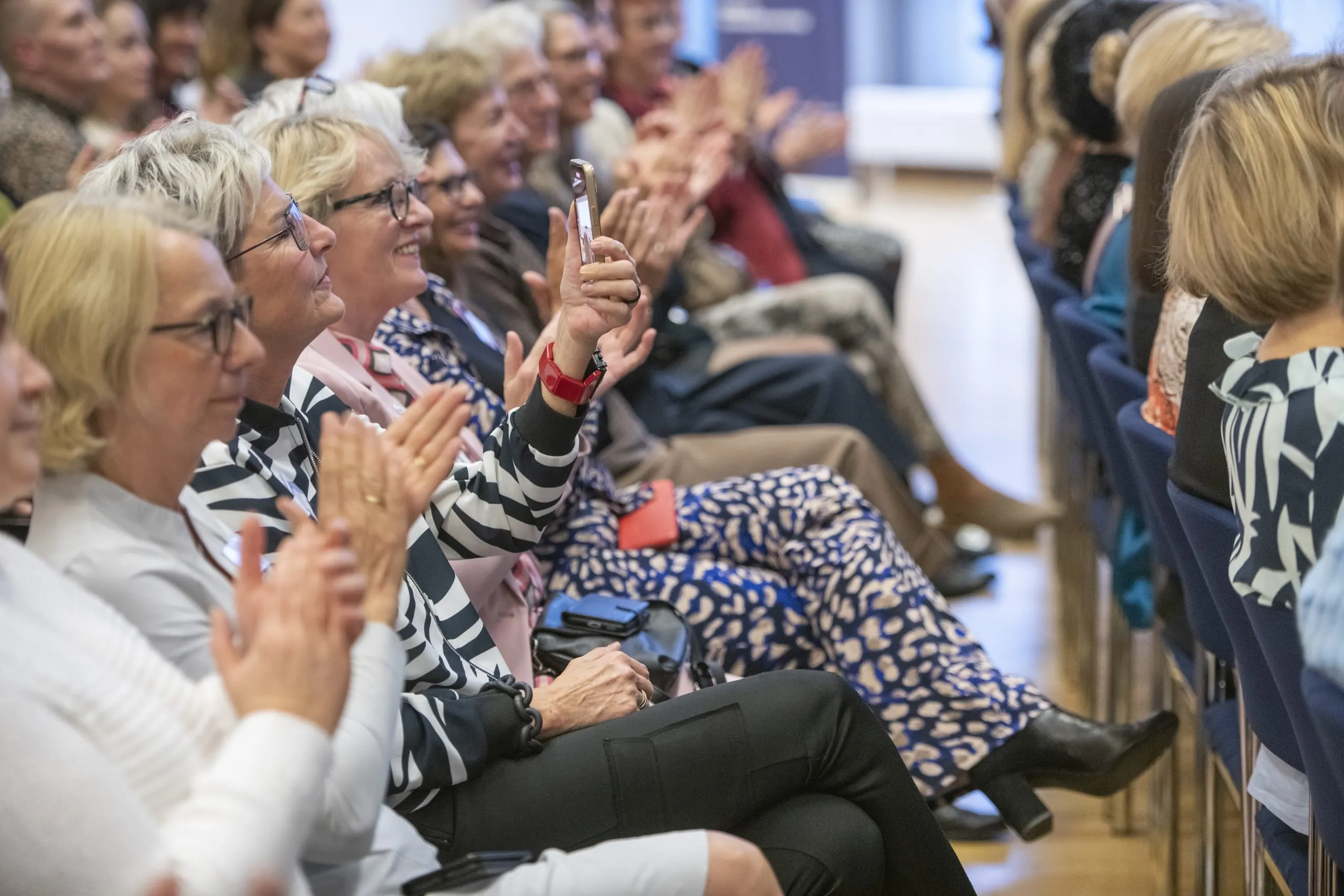 Applaus für die tolle Preisträgerin!