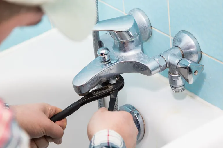 Wenn Handwerker zu Notfalleins&auml;tzen gerufen werden, m&uuml;ssen sie die Preise sehr genau kalkulieren.