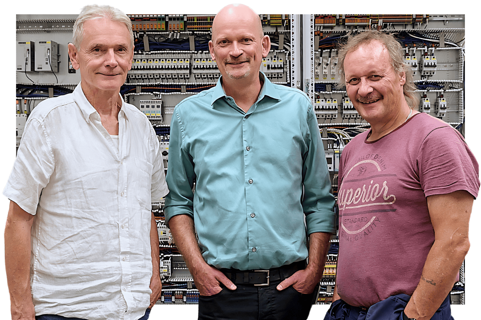 Michael Grenz (Mitte), Geschäftsführer von Hanseatic Power Solutions aus Hamburg, mit seinen beschäftigten Rentnern: Gundolf Meyer (links) und Manfred Marlow (rechts).