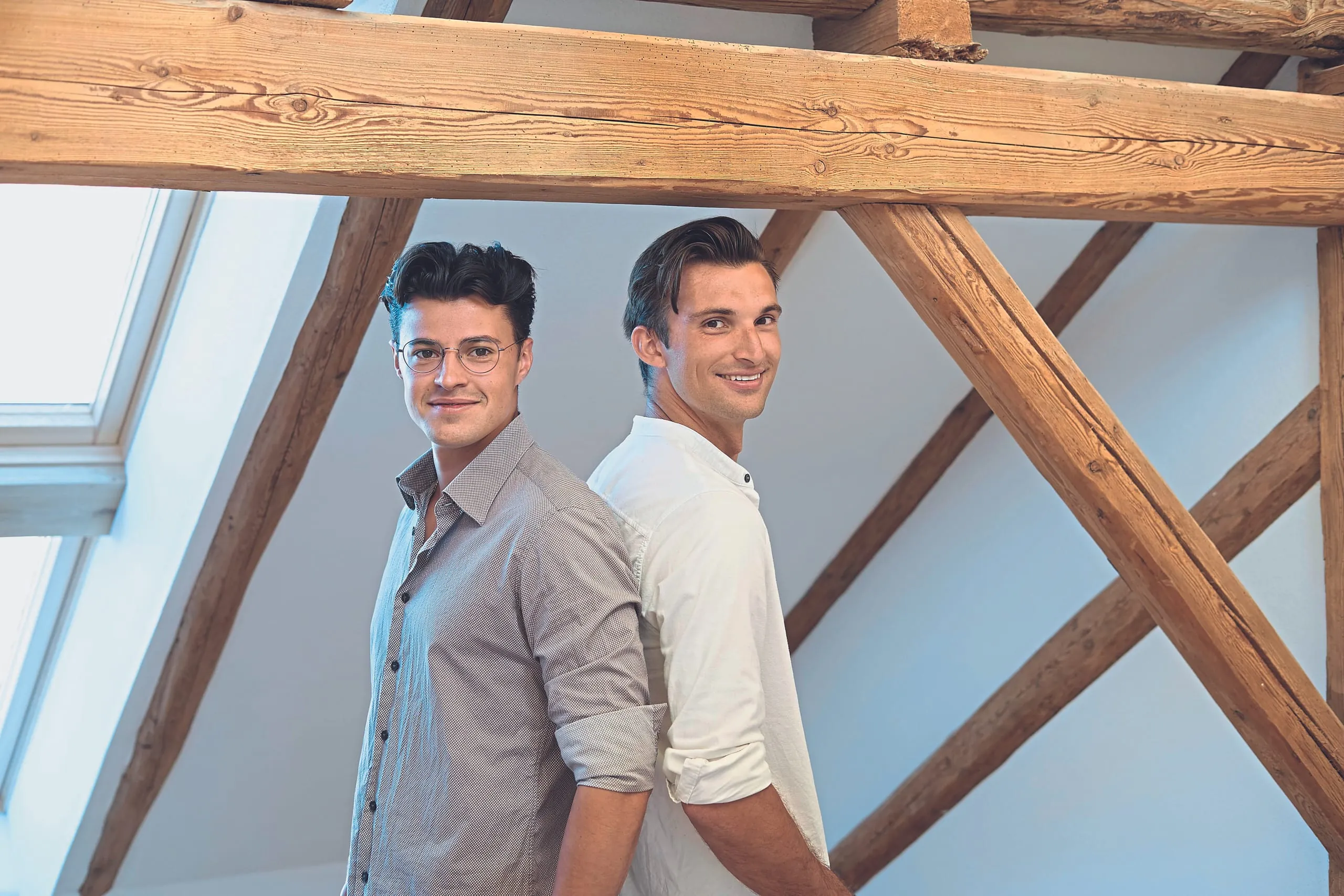 Laurin Ziesmer (li.) und Julius Mehlhorn, Schreinermeister und Gründer der Lenja GmbH aus München.