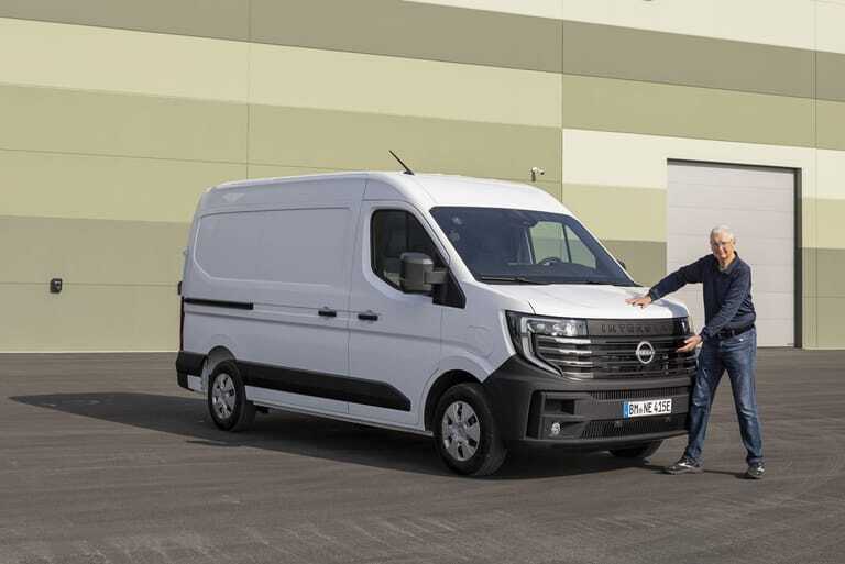 Kraftvoller Auftritt: Der stämmige Nissan ist das Gesicht in der Menge.