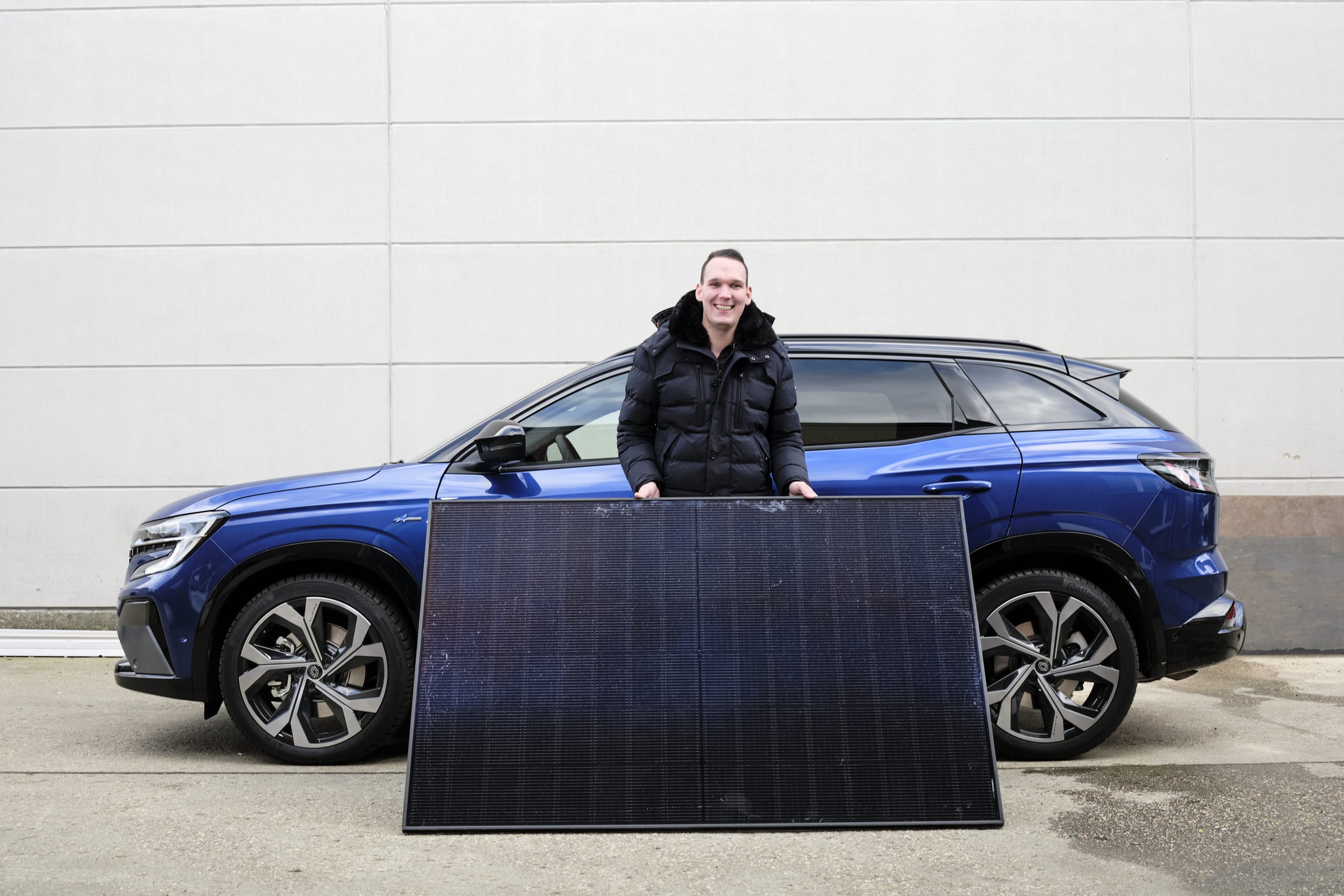 Marcel Lalk, Elektrotechnikermeister aus Grevenbroich, geht mit dem schicken Renault Austral auf die Testrunde.