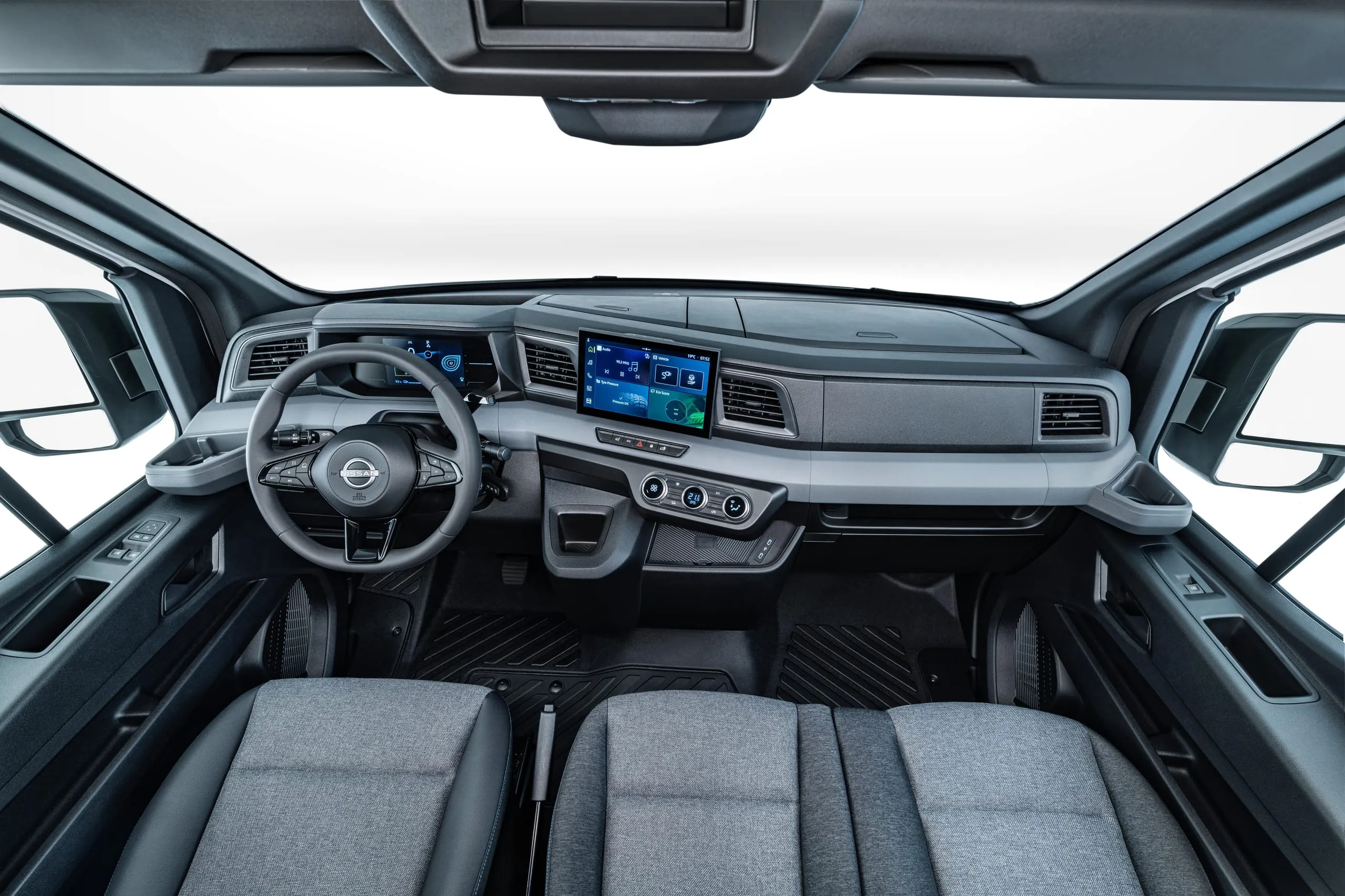 Nissan Interstar-e: Stoßfänger, Laderaum und Cockpit