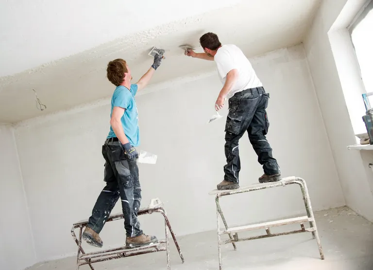 Über-Kopf-Arbeiten auf der Baustelle - neue Berufskrankheit der Schulter