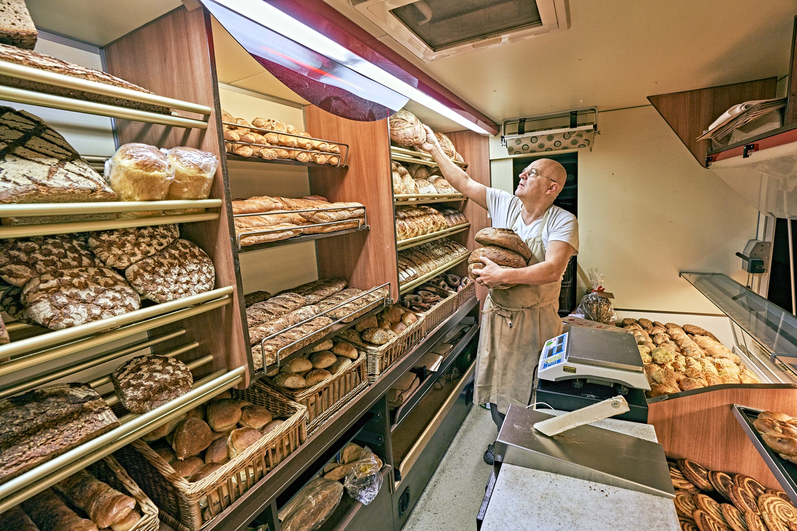 Die Verkaufstheke der Bäckerei in Dachsbach.