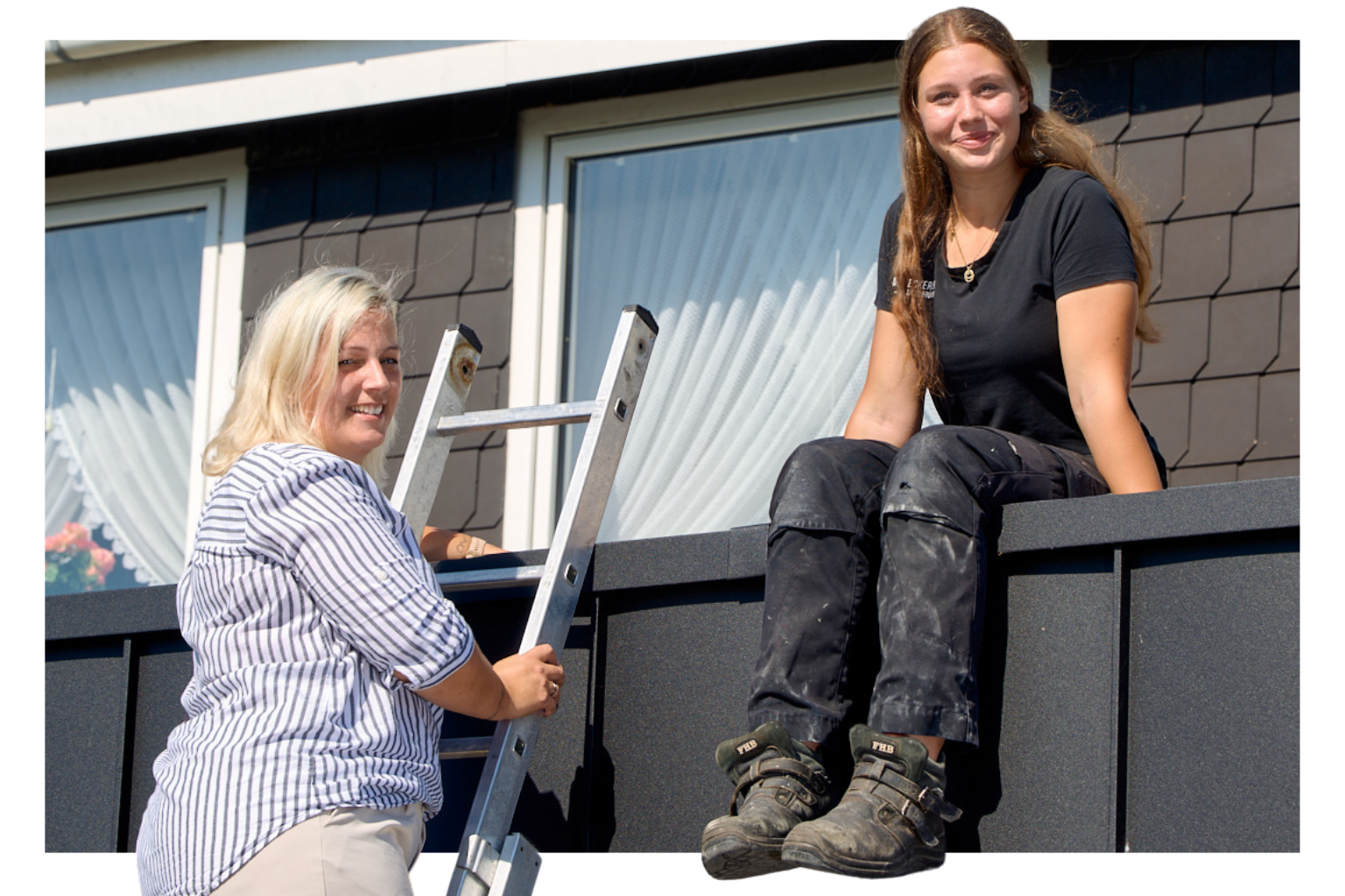 Stefanie Brüns (links) mit ihrer Auszubildenden Emilia Grando. Sie zeigen wie der Ausbildungsbeginn und die Ausbildung 2025 gelingen kann.