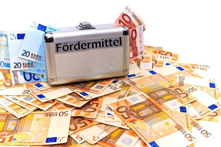 Wer beim Antrag auf Fördermittel oder Förderkredite alles richtig machen möchte, kann einen Berater beauftragen - einige arbeiten kostenlos.
