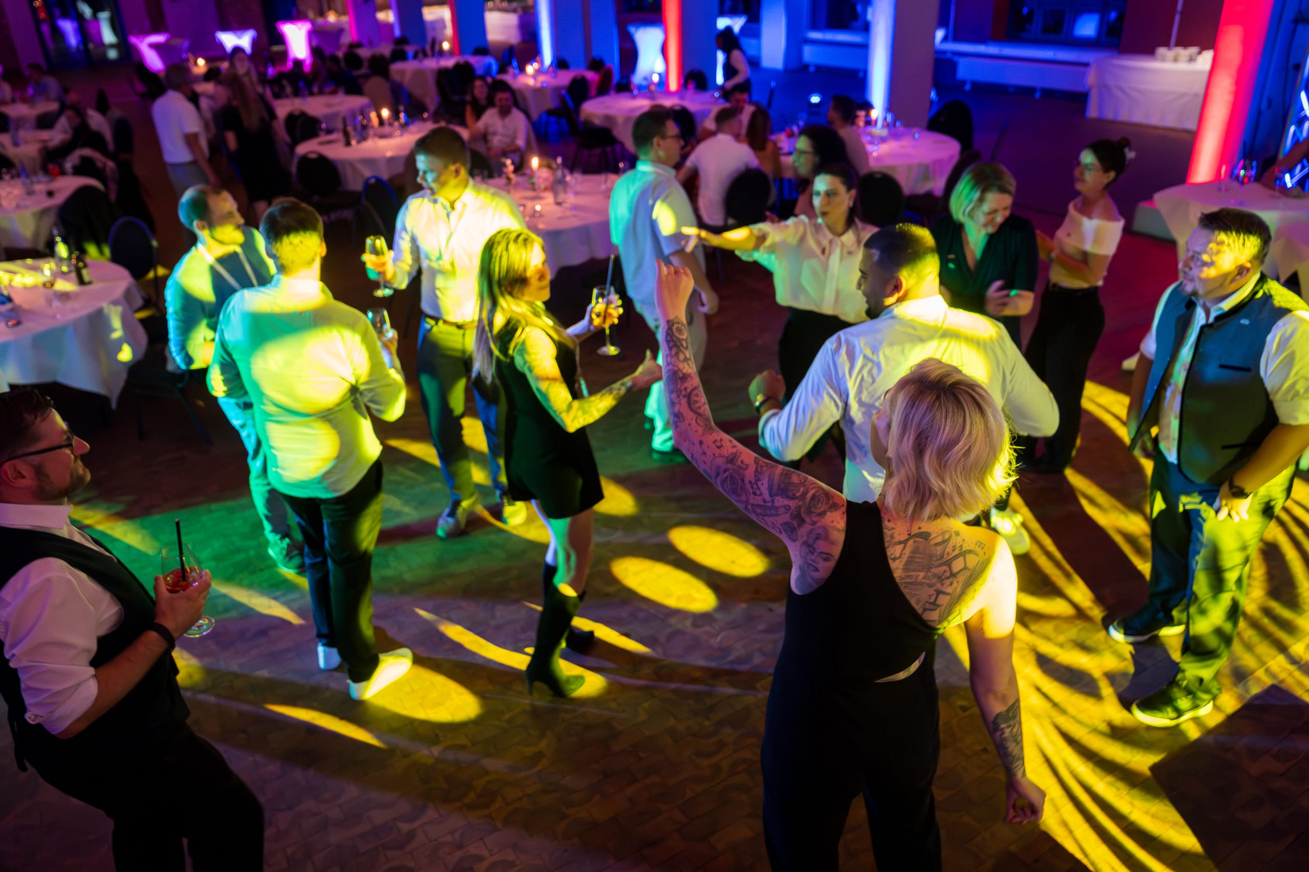 Und jetzt? Party! Gemeinsam mit den Preisträgern feiern die Handwerksjunioren eine berauschende Nacht.