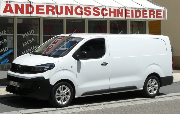 J&uuml;ngst beim &Auml;nderungsschneider: der Opel Vivaro Electric.