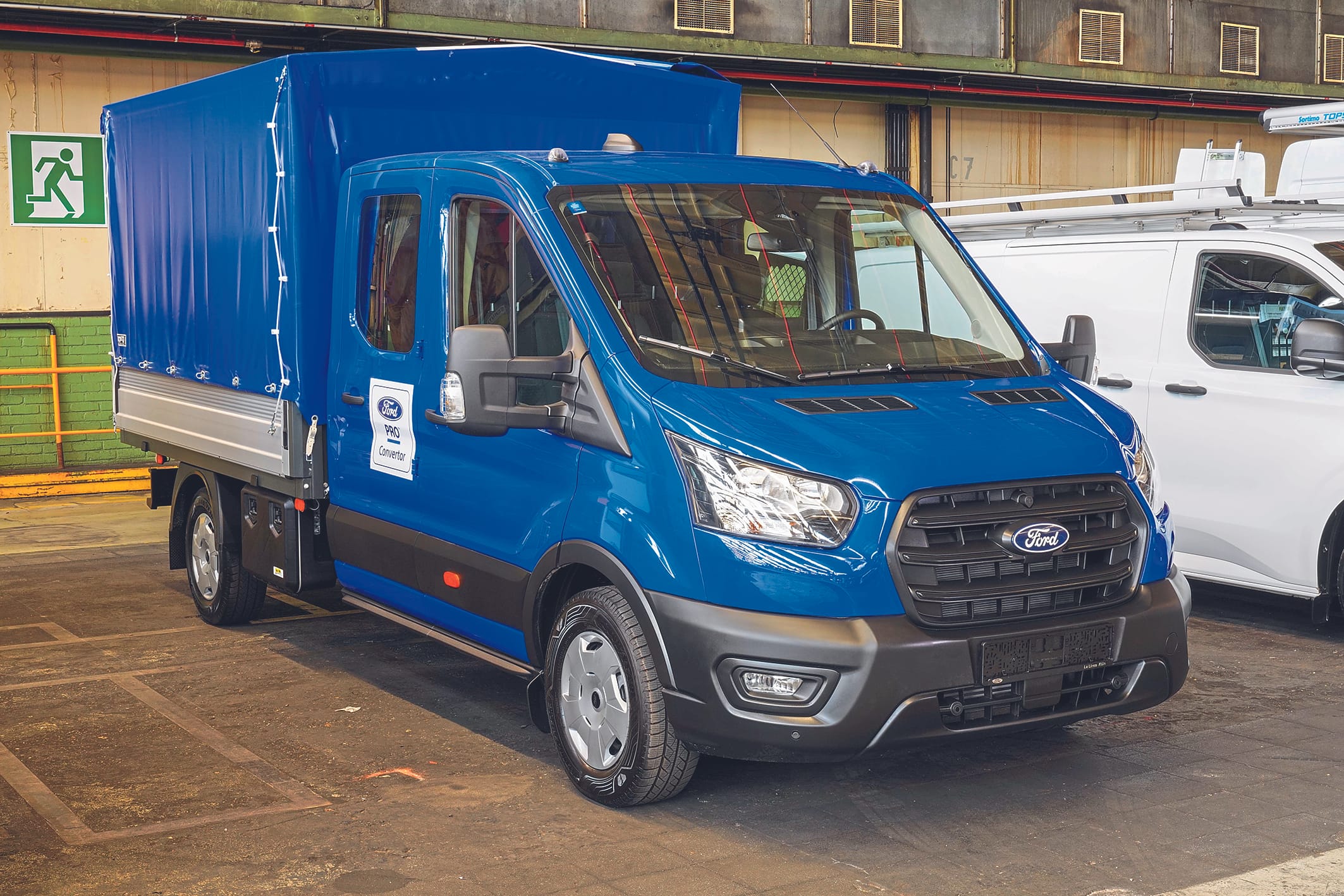 Pritsche mit Zusatz: Planen Streib steuert Plane und Spriegel bei.