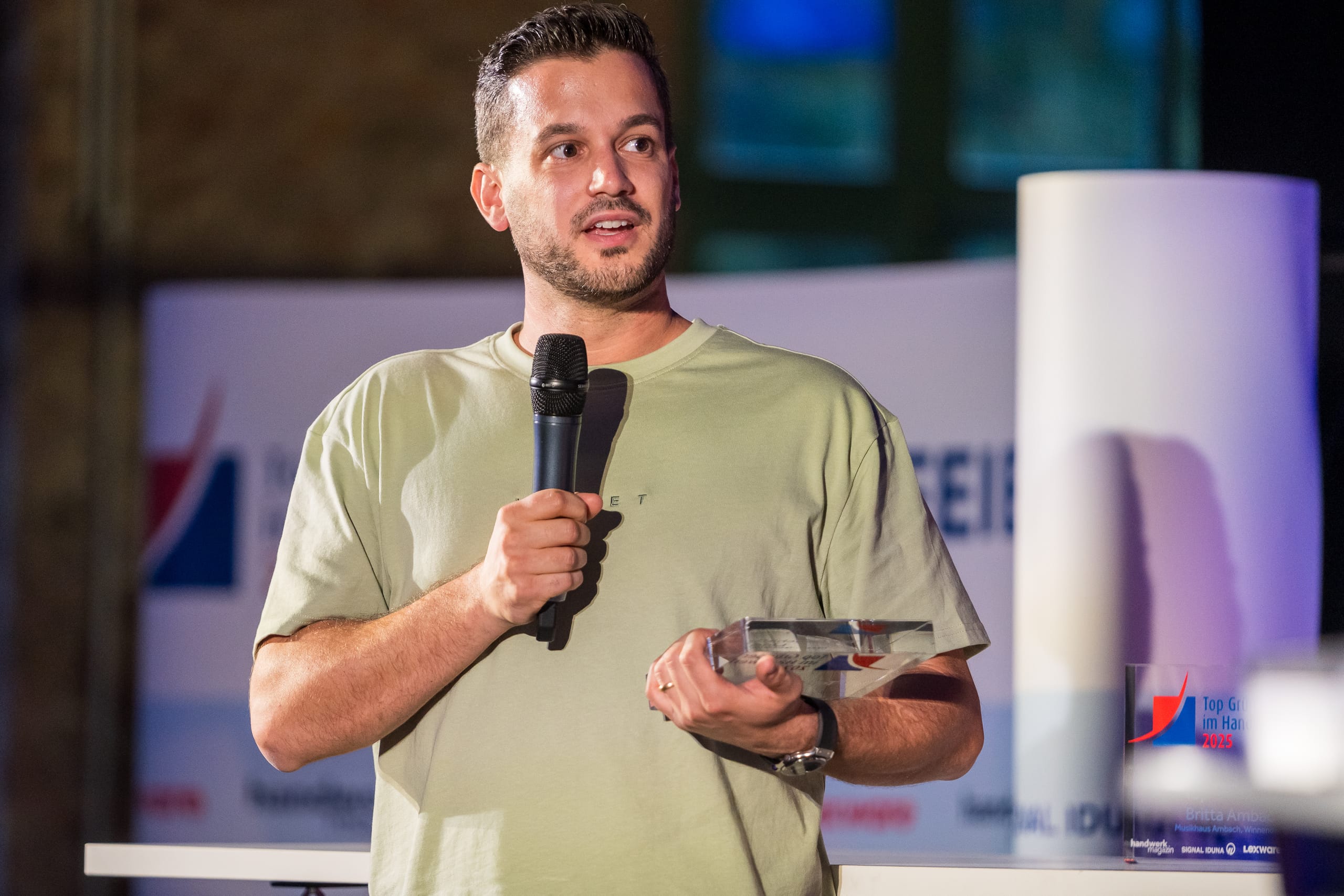 „And the winner is“: Lino Ferda, Gründer der Firma HEEET in Siegen!