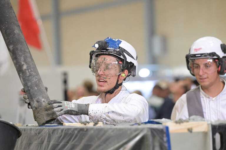 Beton- und Stahlbetonbauer Muhammed Ali Lamain und Louis Ritschel.