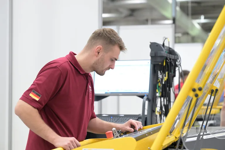 KFZ-Mechatroniker Johannes Renner.