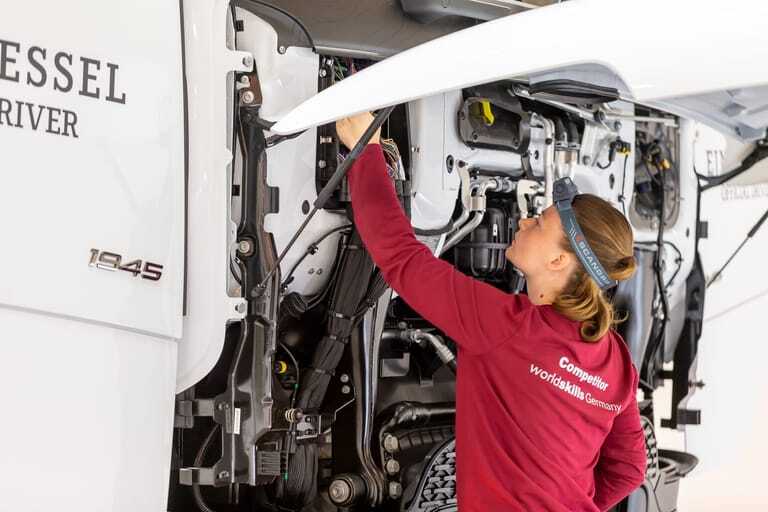 KFZ-Mechatronikerin Miriam Dickmann bei den EuroSkills 2025 in Herning.