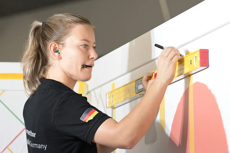 Malerin Anna Hüller bei den EuroSkills 2025 in Herning.