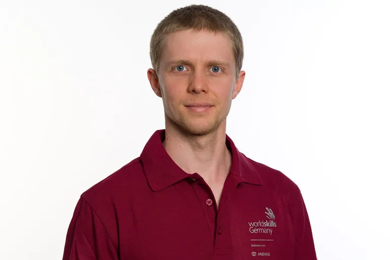 Schreiner/Tischler Moritz Wagner tritt im Skill "Cabinetmaking" bei den EuroSkills 2025 in Herning an.