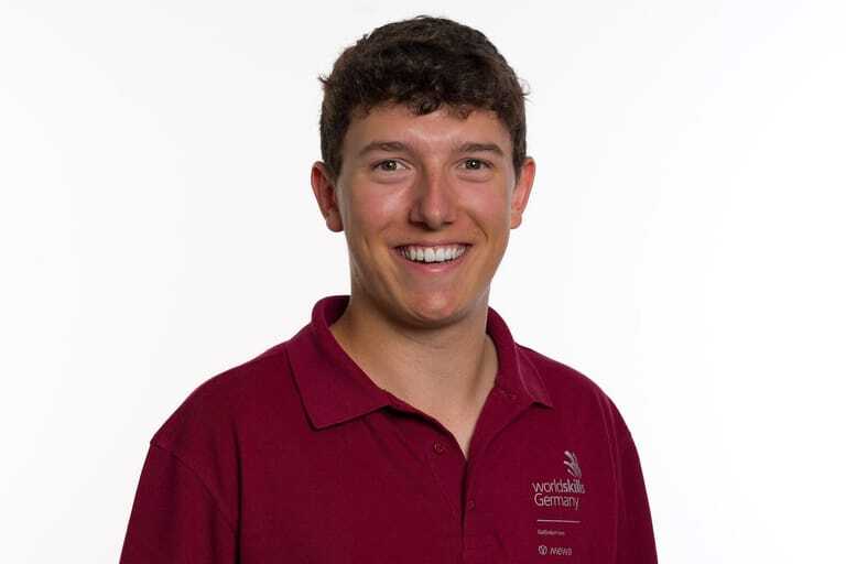 Elektroniker f&uuml;r Automatisierungstechnik Timo Dietrich tritt im Skill "Mechatronics" an.