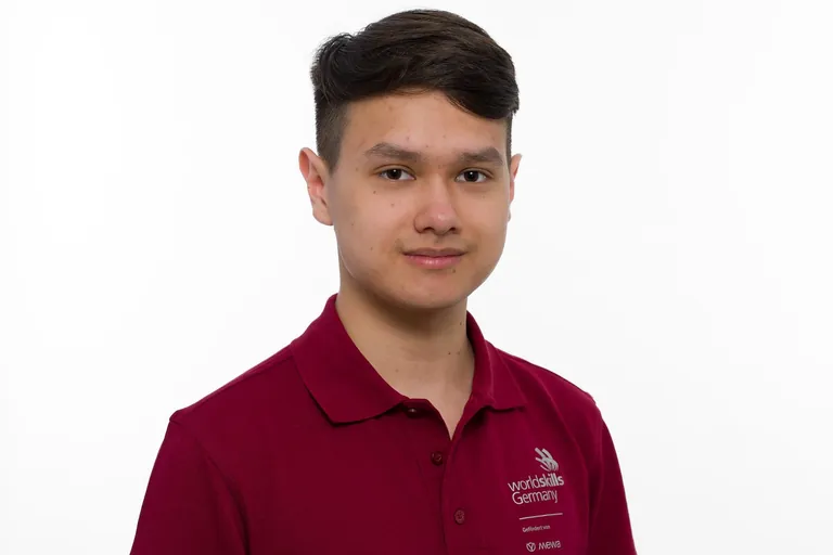 Elektroniker für Automatisierungstechnik Vincent Hesse tritt im Skill "Industrial Control" bei den EuroSkills 2025 in Herning an.