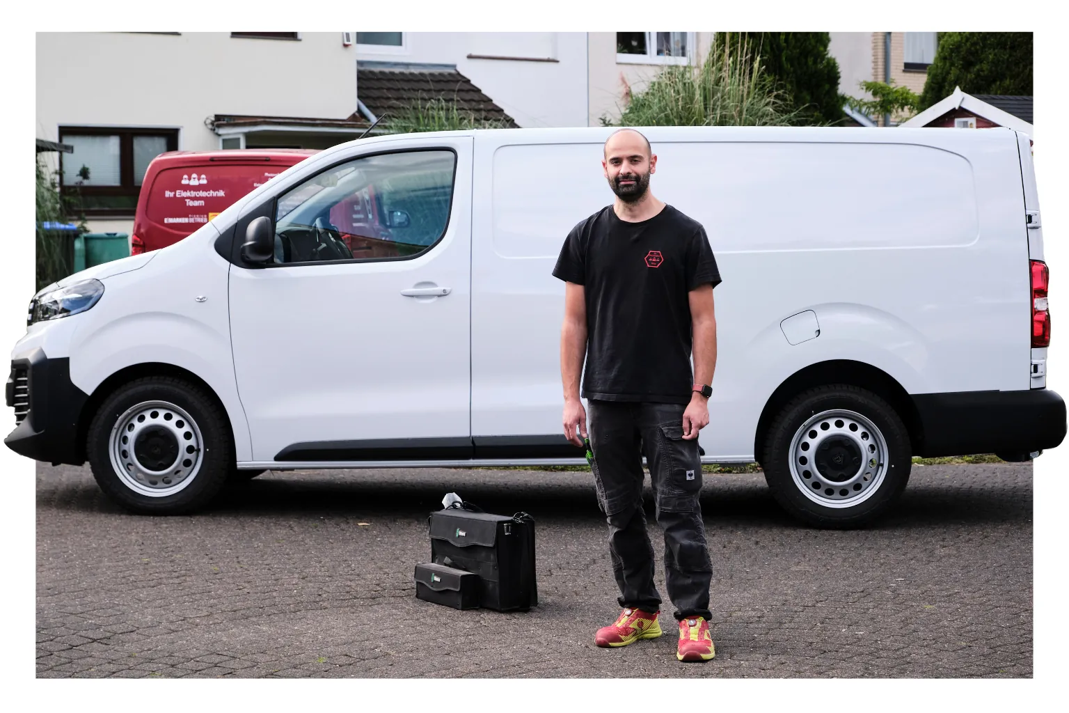 Handwerkschef Murat Aydin ist im Alltag Fahrzeug-Pragmatiker. Für uns testet er den Peugeot Expert.