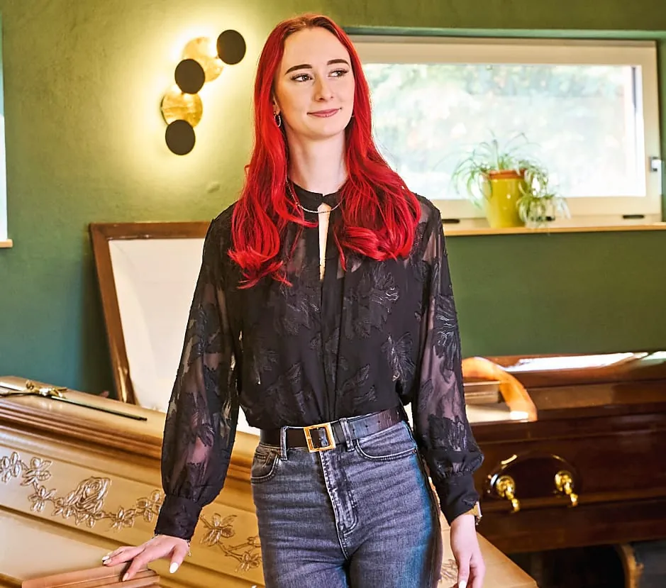 Annabell Wandelt, Bestattungsfachkraft