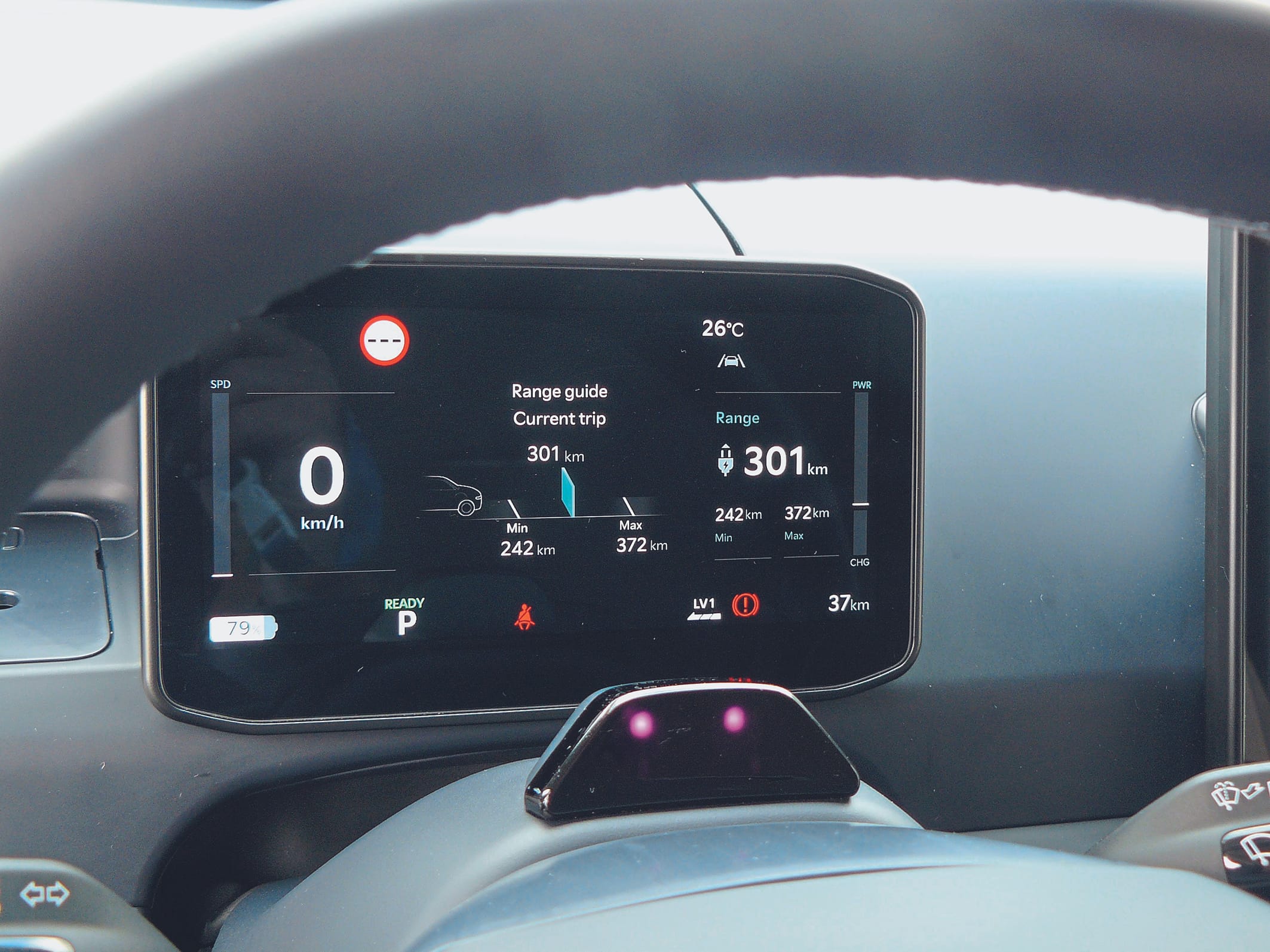 Viele Zahlen: Angaben im kompakten Display des E-Transporters.