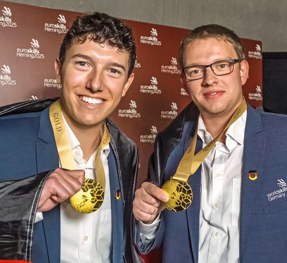 Timo Dietrich und Kimi W&ouml;&szlig;ner, Elektroniker f&uuml;r Automatisierungstechnik